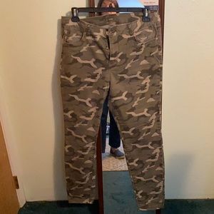 Camo petite new.